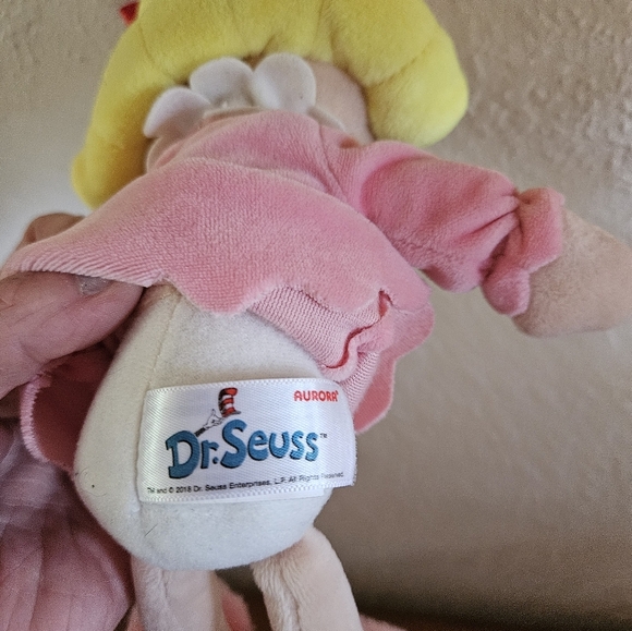 Cindy Lou Who Plush - Picture 4 of 4